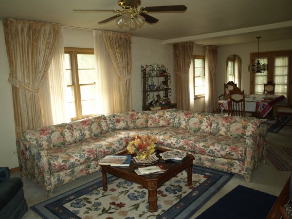 [ Ted's Livingroom ]