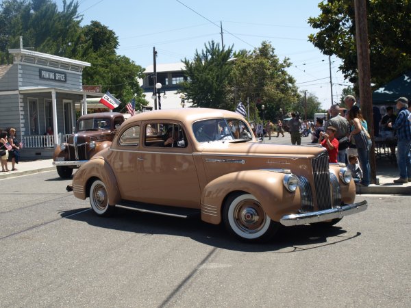 [ antique car ]