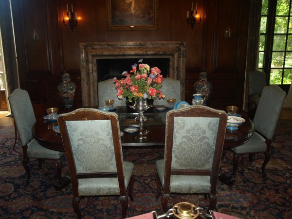 [ DiningRoom ]